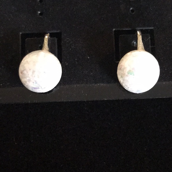 Vintage Pearlized Clip On Earrings - Picture 2 of 4